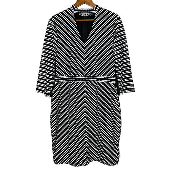 Perforated Project Runway Knee Length Cocktail Dress V Neck Black White - XL - Picture 1 of 6